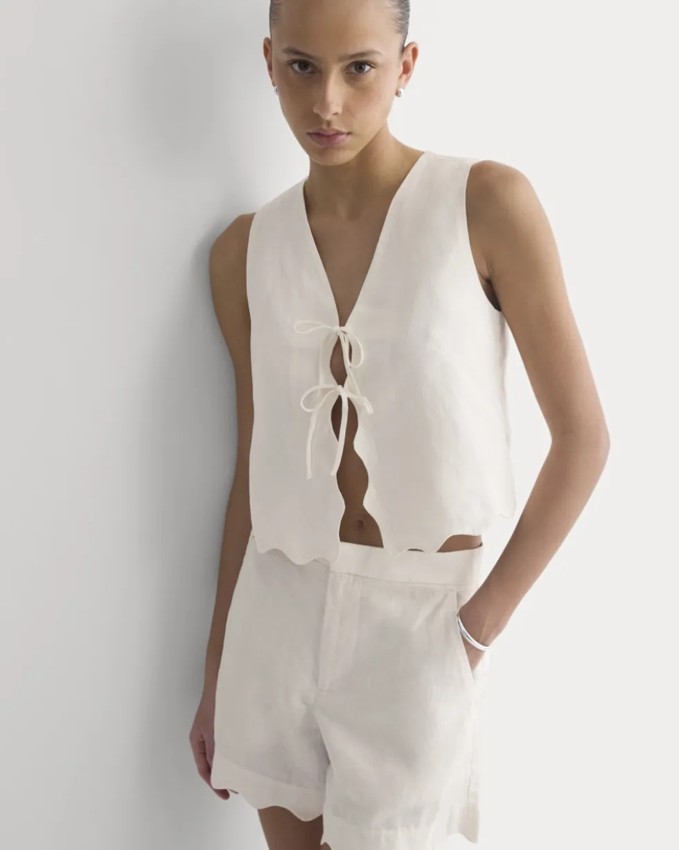 Scalloped Edge Short in Linen