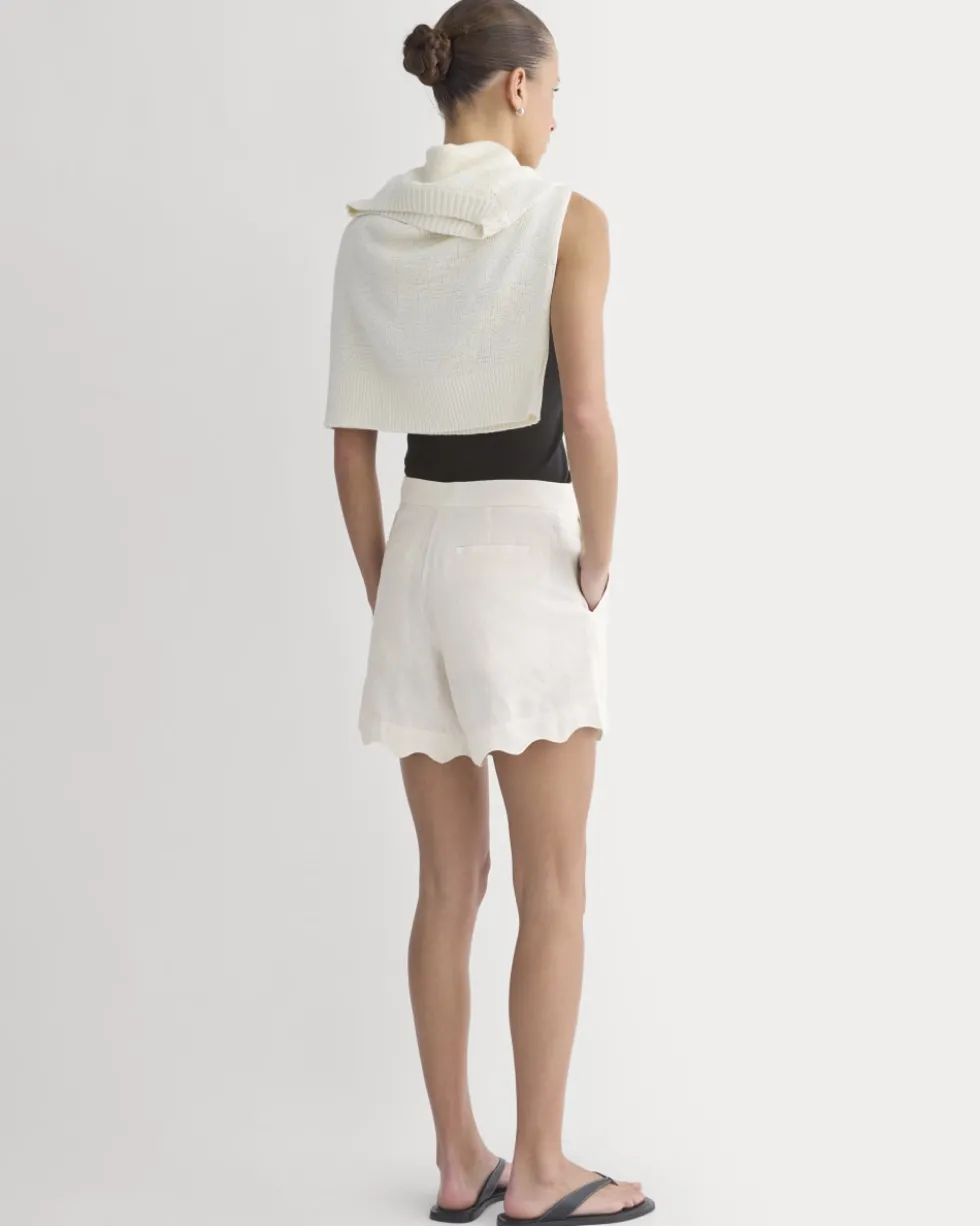 Scalloped Edge Short in Linen