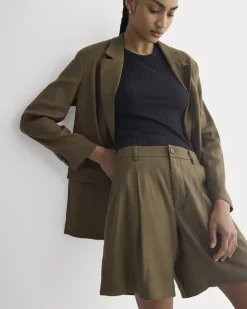 Tailored A-Line Short